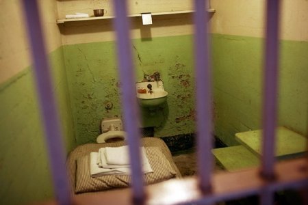 Знаменитой тюрьме Алькатрас (Alcatraz) 75 лет