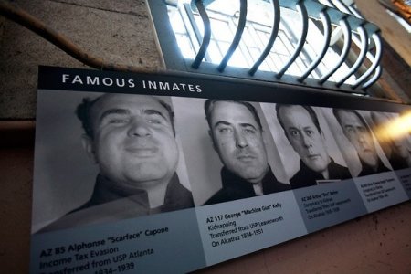 Знаменитой тюрьме Алькатрас (Alcatraz) 75 лет