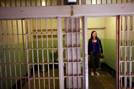 Знаменитой тюрьме Алькатрас (Alcatraz) 75 лет