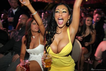 Награда звездам взрослых фильмов (25 фото)