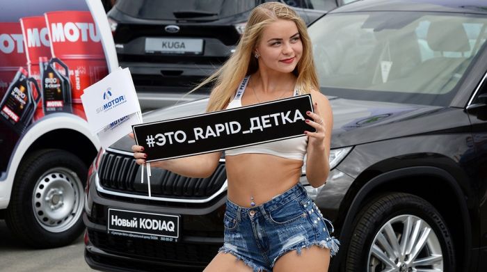 Девушки с автовыставки во Владивостоке