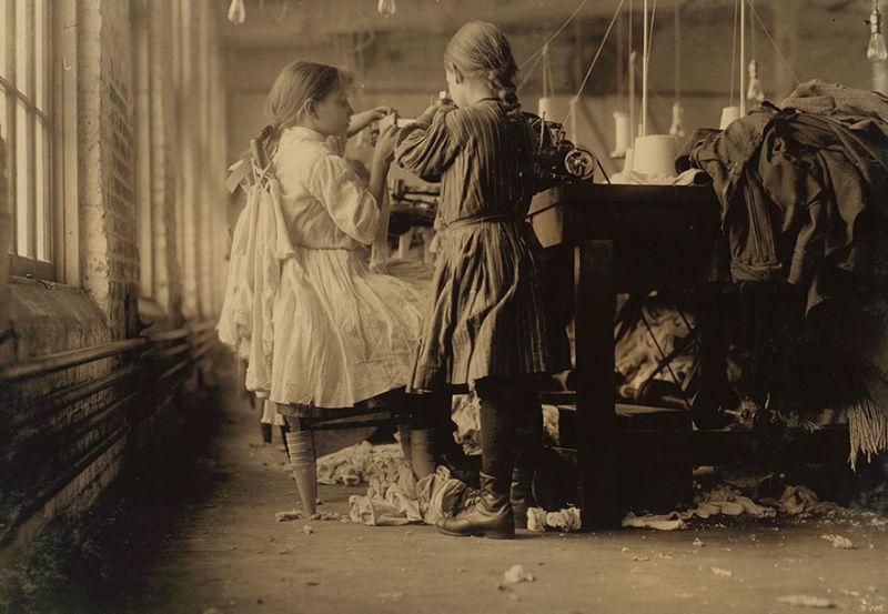 Фото 1900-х годов показывают, как дети вкалывали на производстве