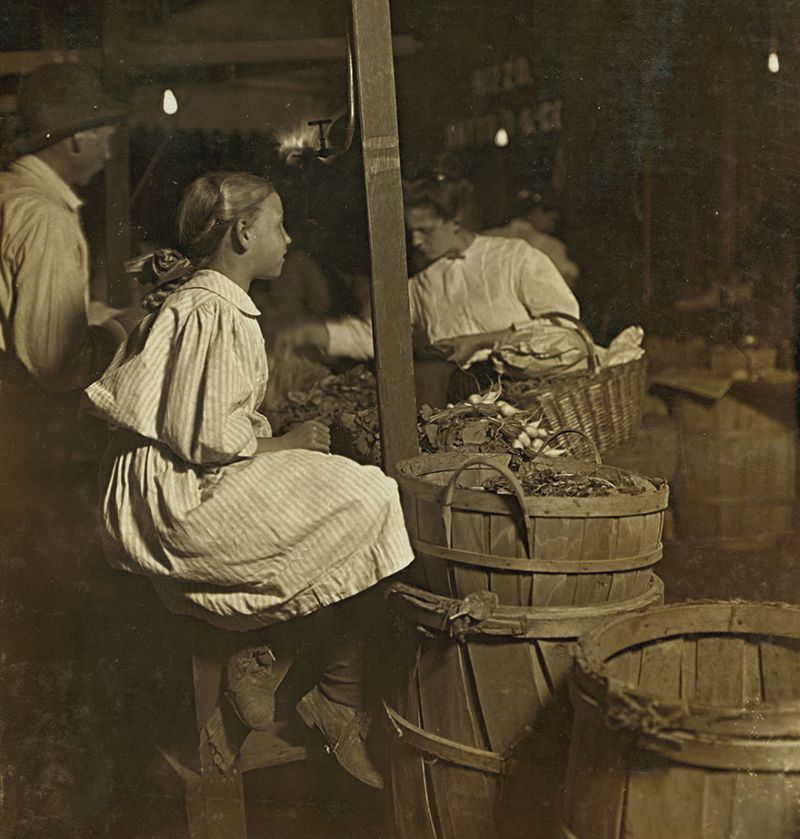 Фото 1900-х годов показывают, как дети вкалывали на производстве