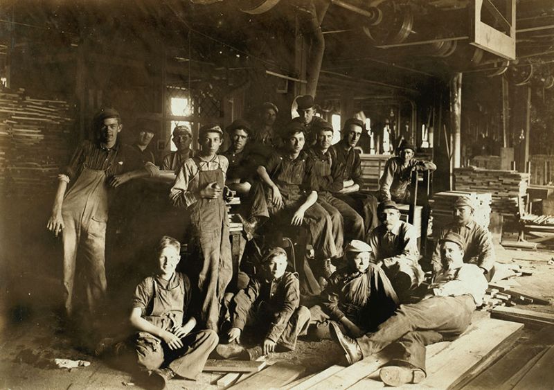 Фото 1900-х годов показывают, как дети вкалывали на производстве