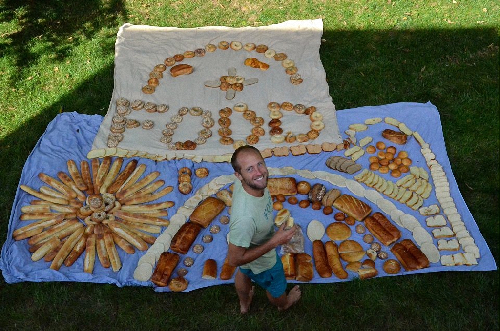 Еда из мусорных контейнеров (18 фото)