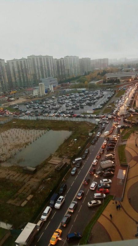 Жители Подмосковья тратят 50 минут, чтобы выехать из своего жилого комплекса