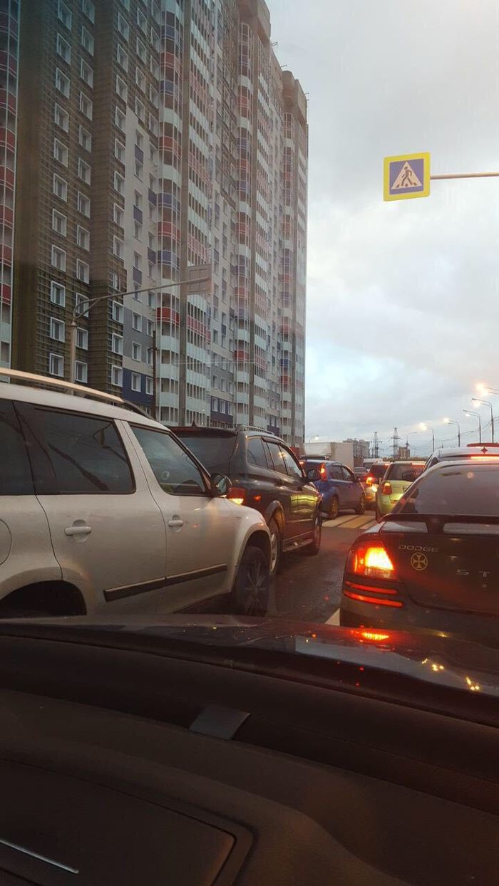 Жители Подмосковья тратят 50 минут, чтобы выехать из своего жилого комплекса