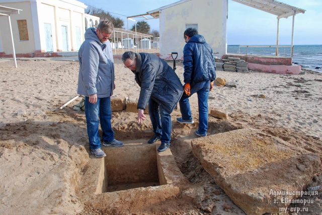 В Евпатории обнаружили могилу дохристианского периода