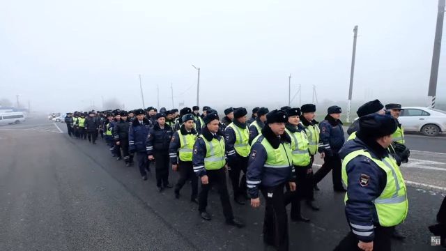 В Краснодаре сотрудники ГИБДД прошли крестным ходом по аварийному участку трассы