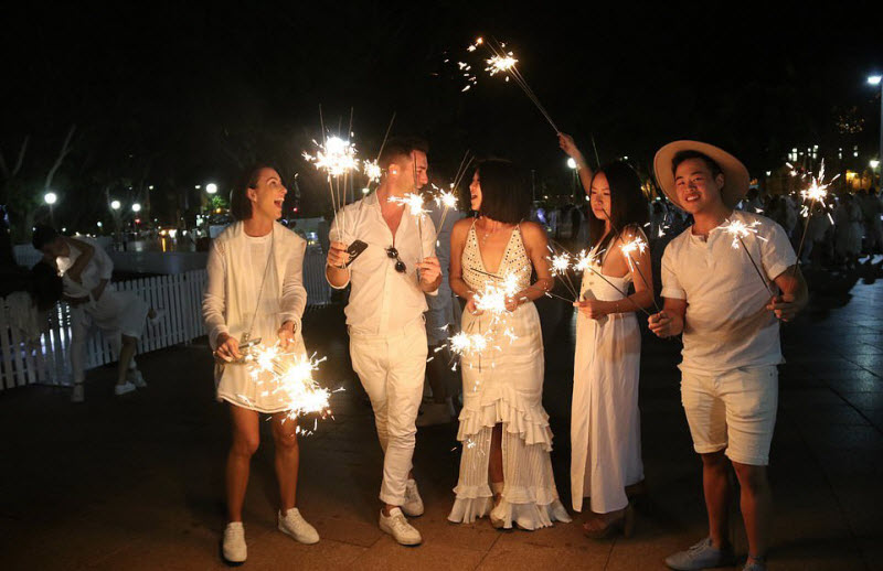 Dîner en Blanc: секретный ужин людей в белом прошел в Сиднее