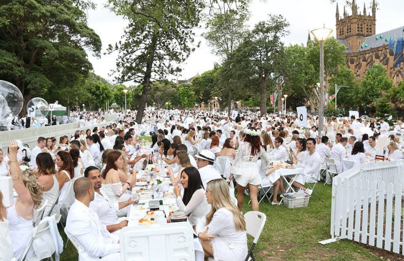 Dîner en Blanc: секретный ужин людей в белом прошел в Сиднее