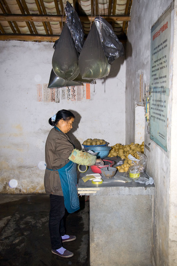 Как делают китайские фейерверки