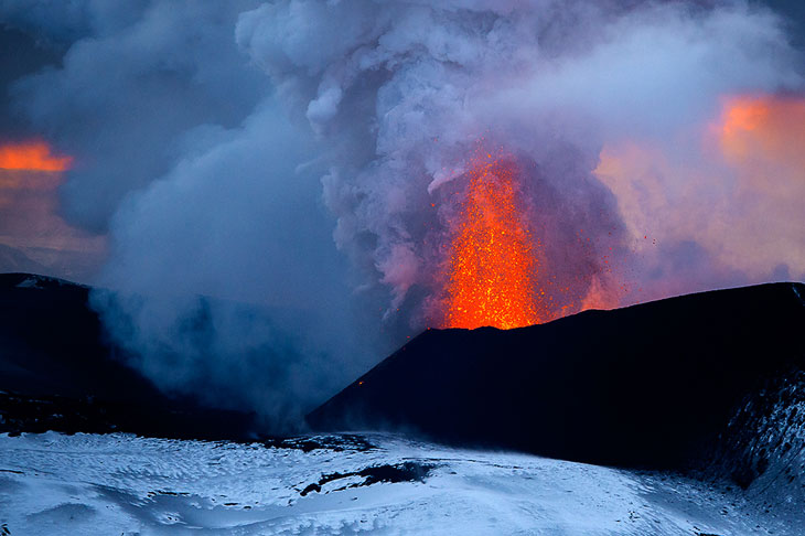 Извержение вулкана Плоский Толбачик. Виды с вертолета
