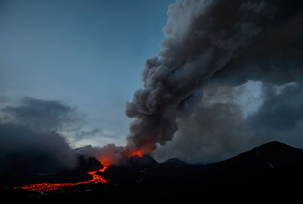 Извержение вулкана Плоский Толбачик. Виды с вертолета