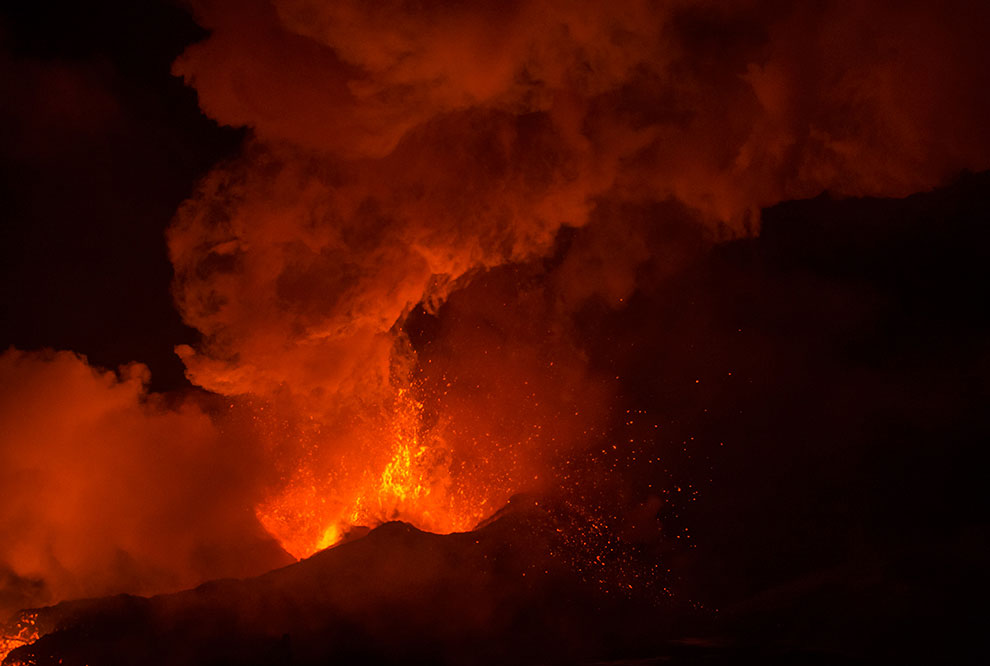 Извержение вулкана Плоский Толбачик. Виды с вертолета