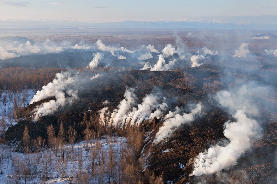 Извержение вулкана Плоский Толбачик. Виды с вертолета
