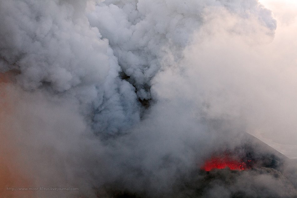 Извержение вулкана Плоский Толбачик. Виды с вертолета