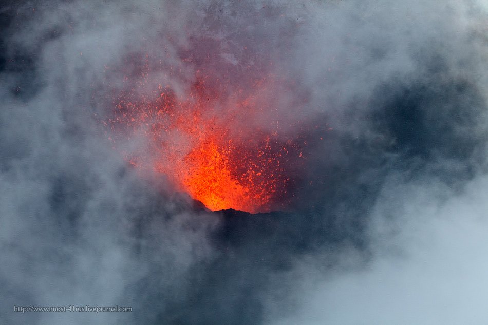 Извержение вулкана Плоский Толбачик. Виды с вертолета