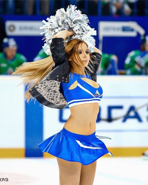 Диана Халифаева из группы поддержки Ice Girls