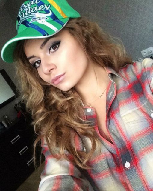 Диана Халифаева из группы поддержки Ice Girls