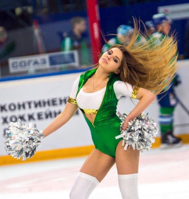 Диана Халифаева из группы поддержки Ice Girls