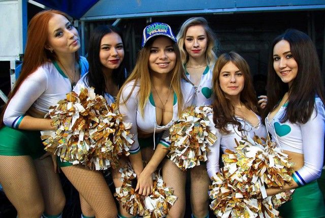 Диана Халифаева из группы поддержки Ice Girls