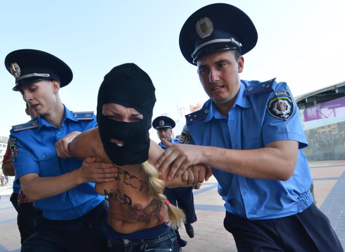 FEMEN планировали обосраться в день Крещения Руси