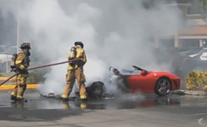 Ferrari F430 сгорела за несколько минут