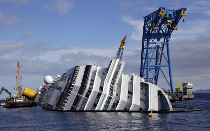 Началась операция по подъему круизного судна Costa Concordia