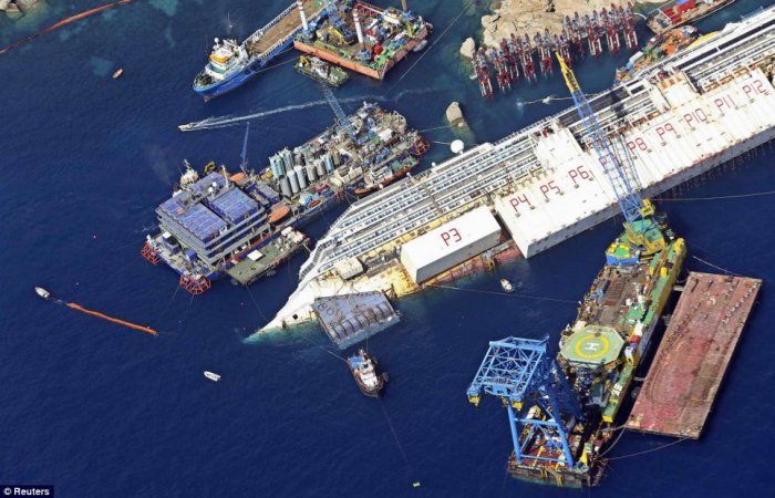 Началась операция по подъему круизного судна Costa Concordia