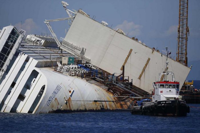 Началась операция по подъему круизного судна Costa Concordia