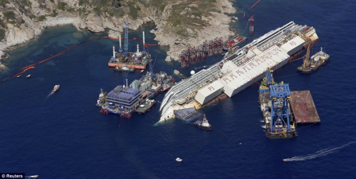 Началась операция по подъему круизного судна Costa Concordia