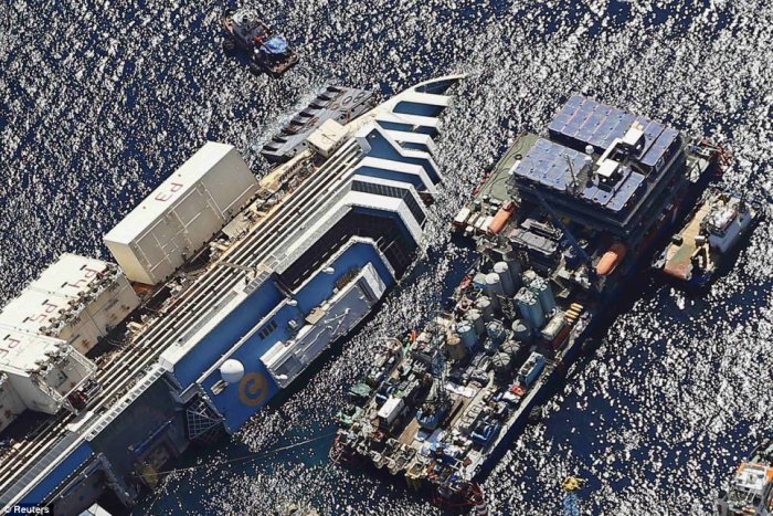 Началась операция по подъему круизного судна Costa Concordia