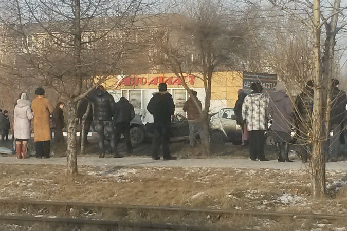Место ДТП с пятью погибшими в Красноярске до сих пор оцеплено Место ДТП с пятью погибшими в Красноярске до сих пор оцеплено