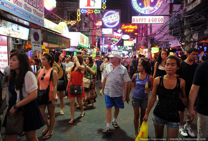 Улица Walking street в Паттайе