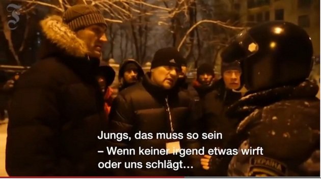 Немецкие журналисты засняли, как Кличко просит «Беркут» разыграть столкновение