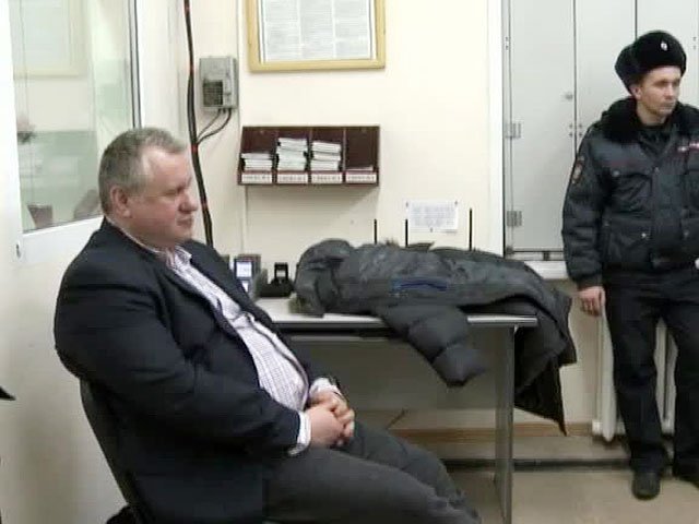 Пьяный дебошир избил бортпроводника на рейсе Красноярск - Москва Пьяный дебошир избил бортпроводника на рейсе Красноярск - Москва