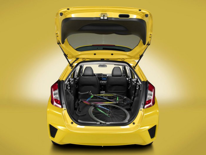 Новая Honda Fit стала меньше, но просторнее