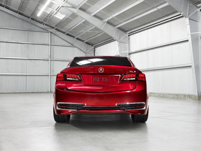 Новый седан Acura TLX доедет до России к концу 2014 года