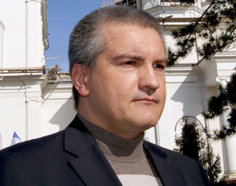Аксенов предложил крымским татарам места в правительстве