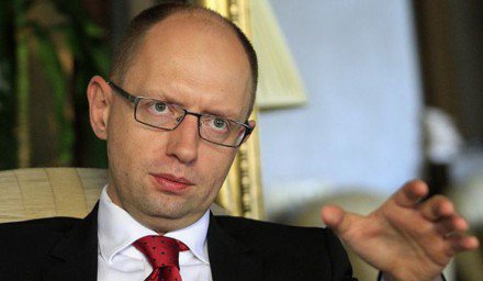 Яценюк: Украина не будет спешить вводить визы с Россией