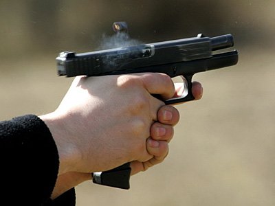 Влюбленные подростки убили полицейского и покончили с собой