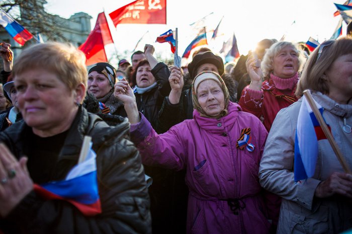 Крым митингует в поддержку России | 19 фото