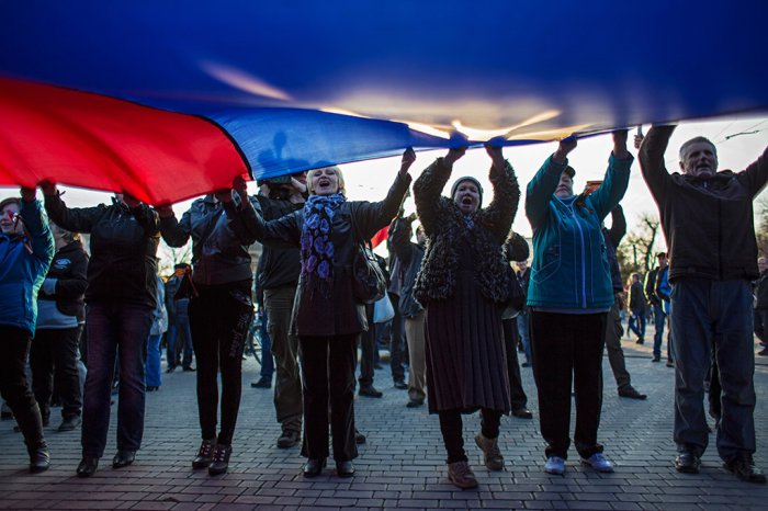 Крым митингует в поддержку России | 19 фото