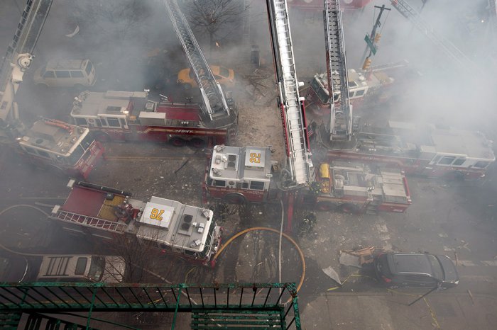 В центре Нью-Йорка обрушилось здание | 12 фото