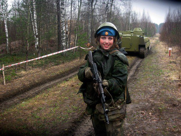 Российская десантница Юлия Харламова