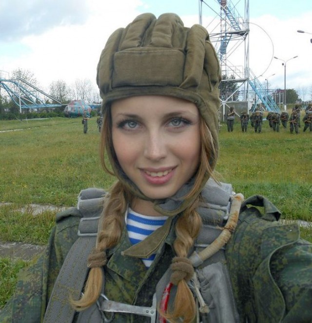 Российская десантница Юлия Харламова