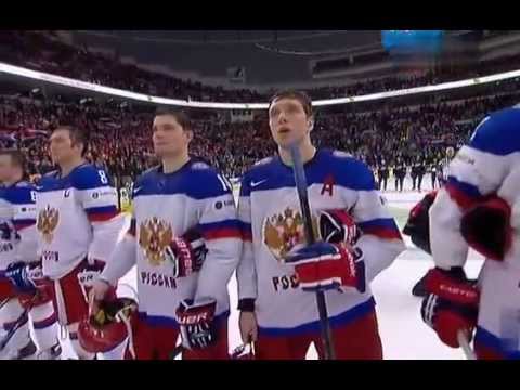 Российские болельщики поют гимн