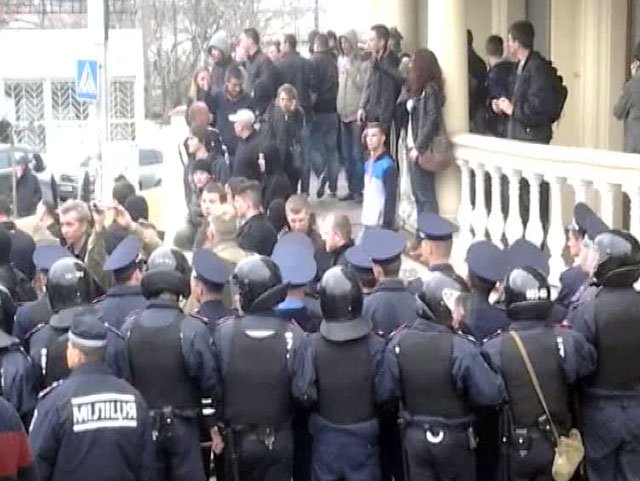 В Одессе сожгли предвыборный штаб Тимошенко В Одессе сожгли предвыборный штаб Тимошенко