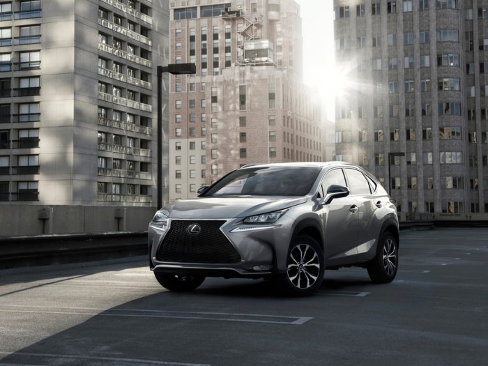 Lexus привезет компактный кроссовер NX в Россию